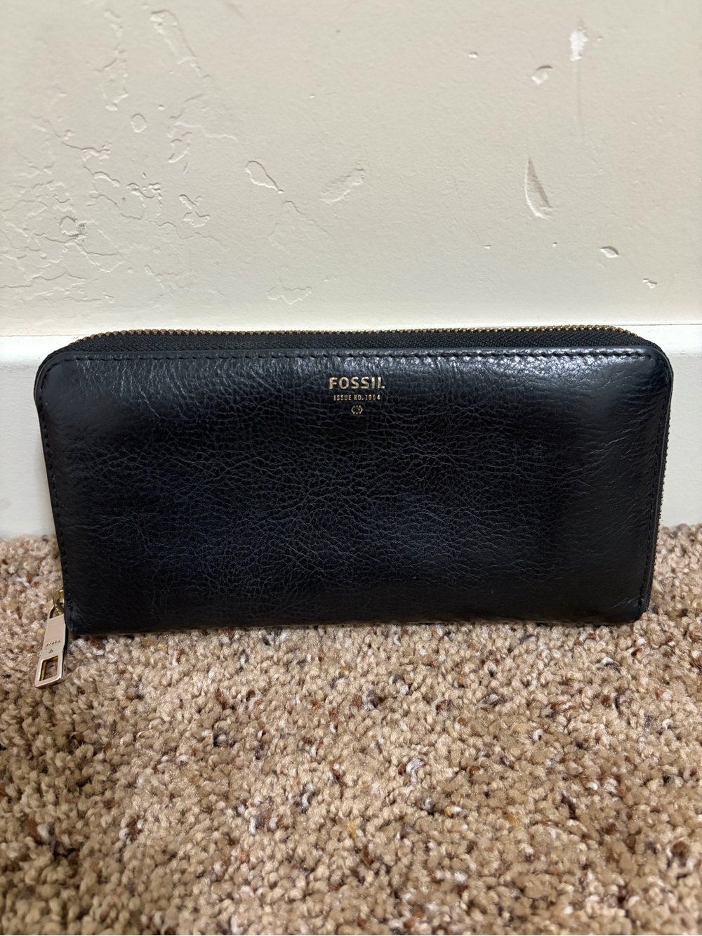 Fossil Sydney Black Leather Zip-Around Clutch
Wallet